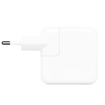 A 30 wattos USB-C hálózati adapterrel otthon, az irodában és útközben is gyorsan, hatékonyan töltheted fel készülékeid akkumulátorát. Noha ezzel a hálózati adapterrel bármilyen USB-C kompatibilis eszköz tölthető, az Apple a MacBook Airhez ajánlja. Bizonyo