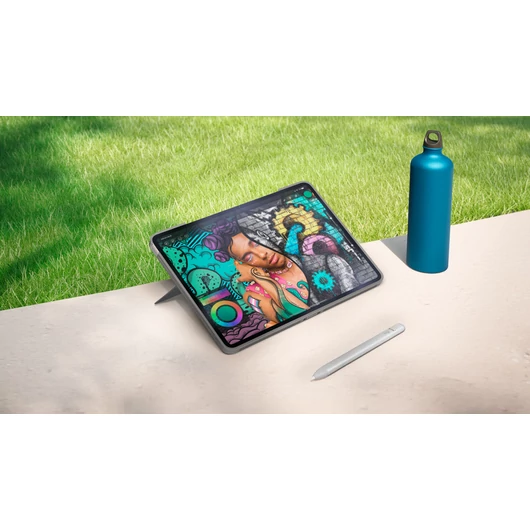 Hozzon ki többet iPad készülékéből<br>Emelje ki a szenvedélyét bárhonnan. Ismerje meg a billentyűzettokot, amely teljesen új szintre emeli a sokoldalúságot és a védelmet. A többféle használati mód lehetővé teszi, hogy egyszerűen gépelhessen, megteki
