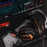 Kép 4/8 - CANYON Vezetékes Headset, Fobos, Hangerő szabályzó, Memória habos párnák, fekete-narancs - CND-SGHS3A